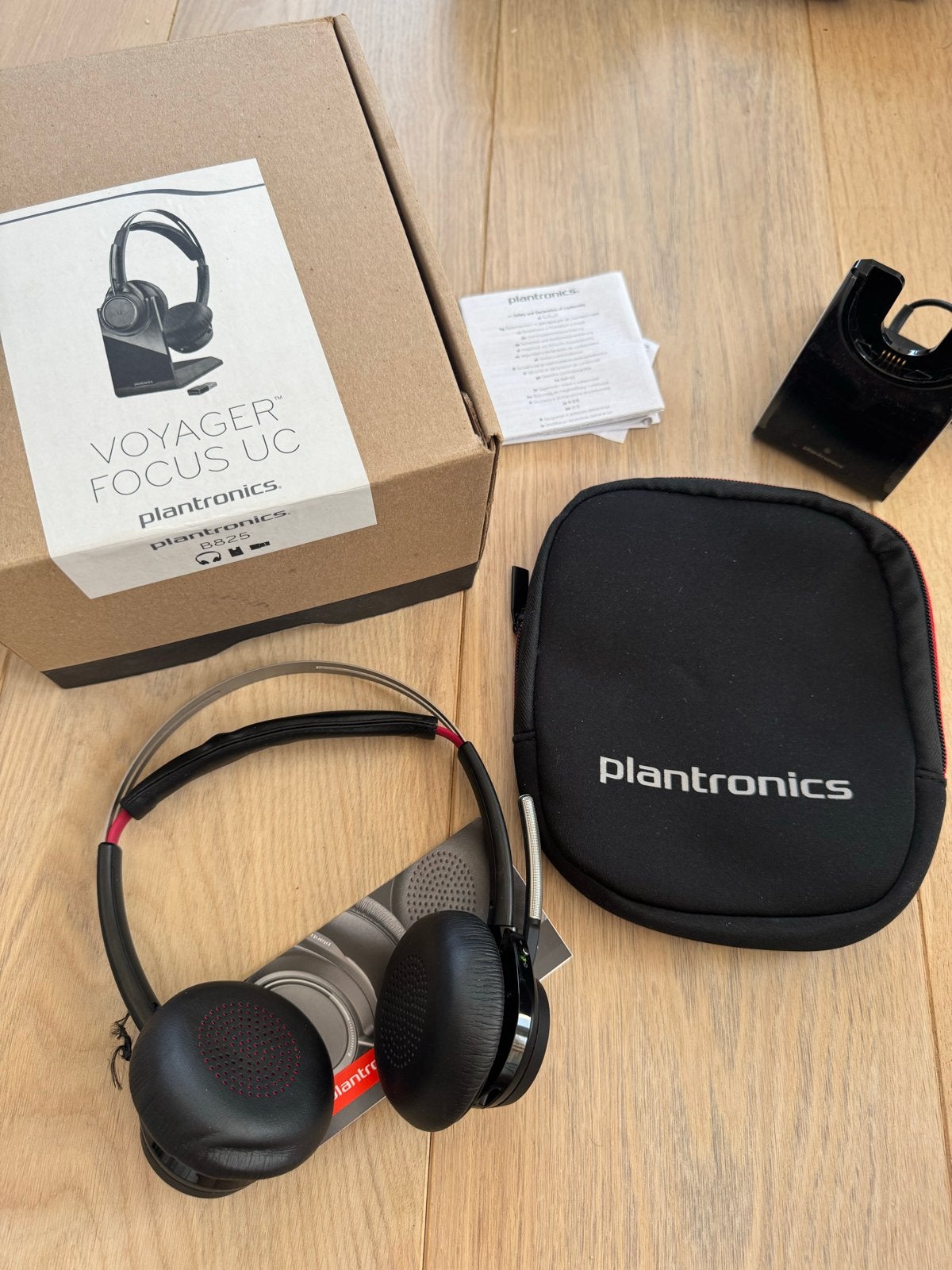 Plantronics Voyager Focus UC B825 Headset met Oplaadstation, Overige merken, Nieuw, Ophalen of Verzenden, Over-ear