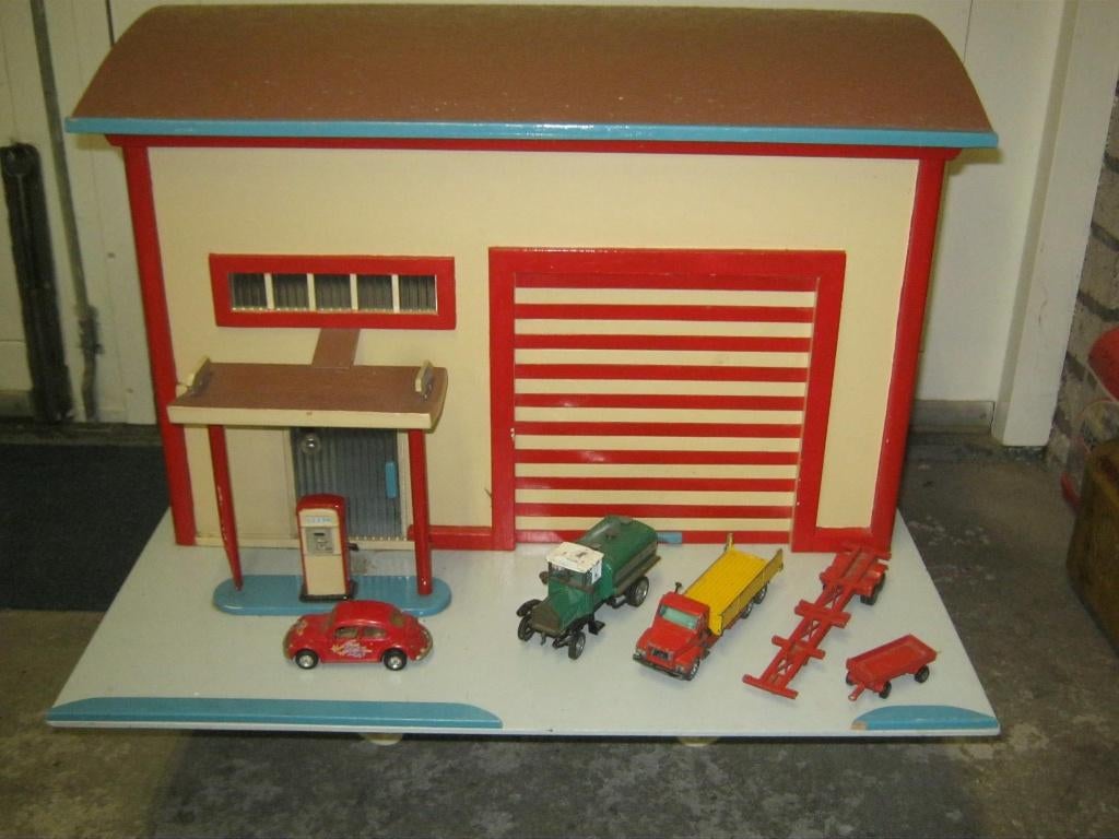 Mooie oude speelgoed garage, Ophalen