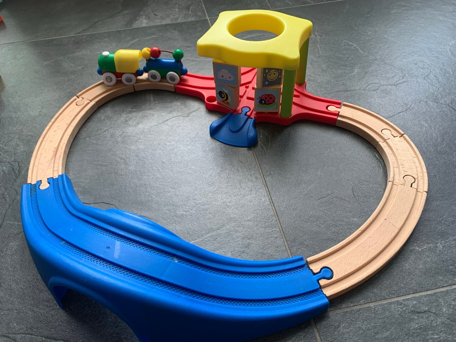 Houten treinbaan met brug en station, Ophalen, Gebruikt