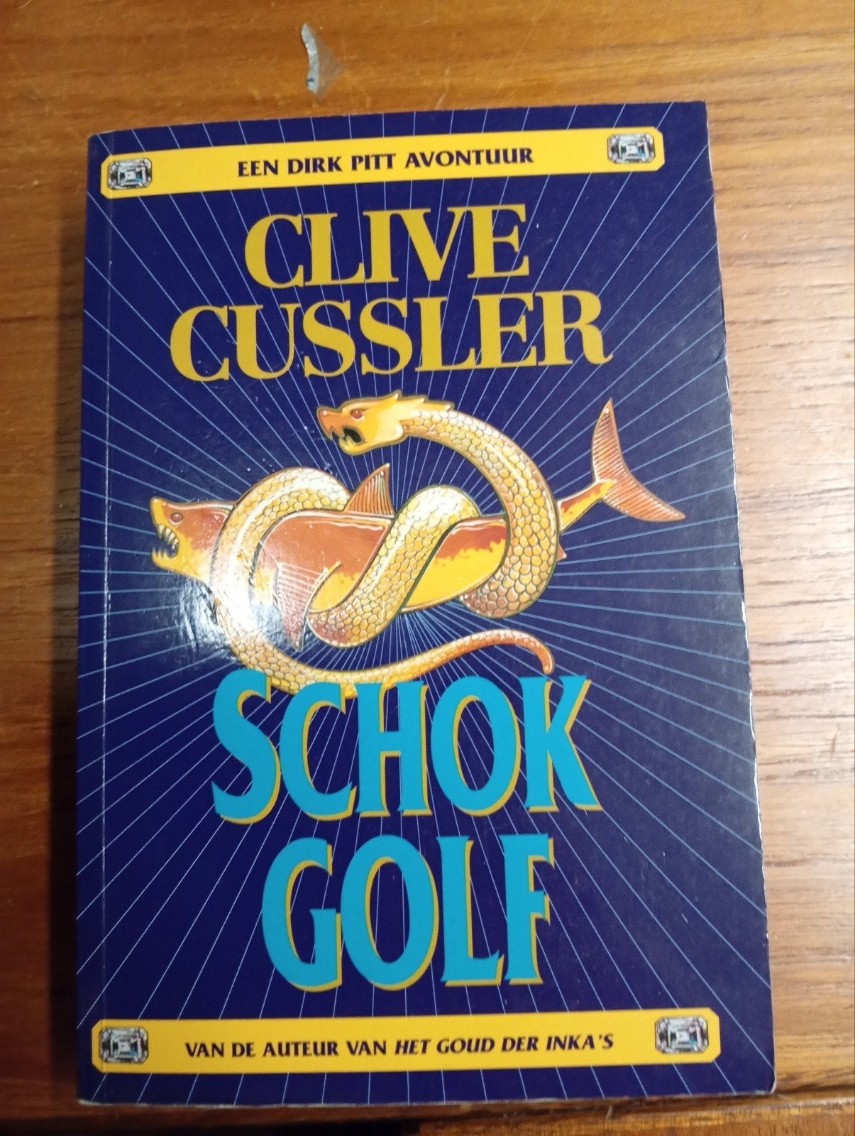 Clive Cussler - Schokgolf (Dirk Pitt Avontuur), Ophalen of Verzenden, Gelezen, Clive Cussler