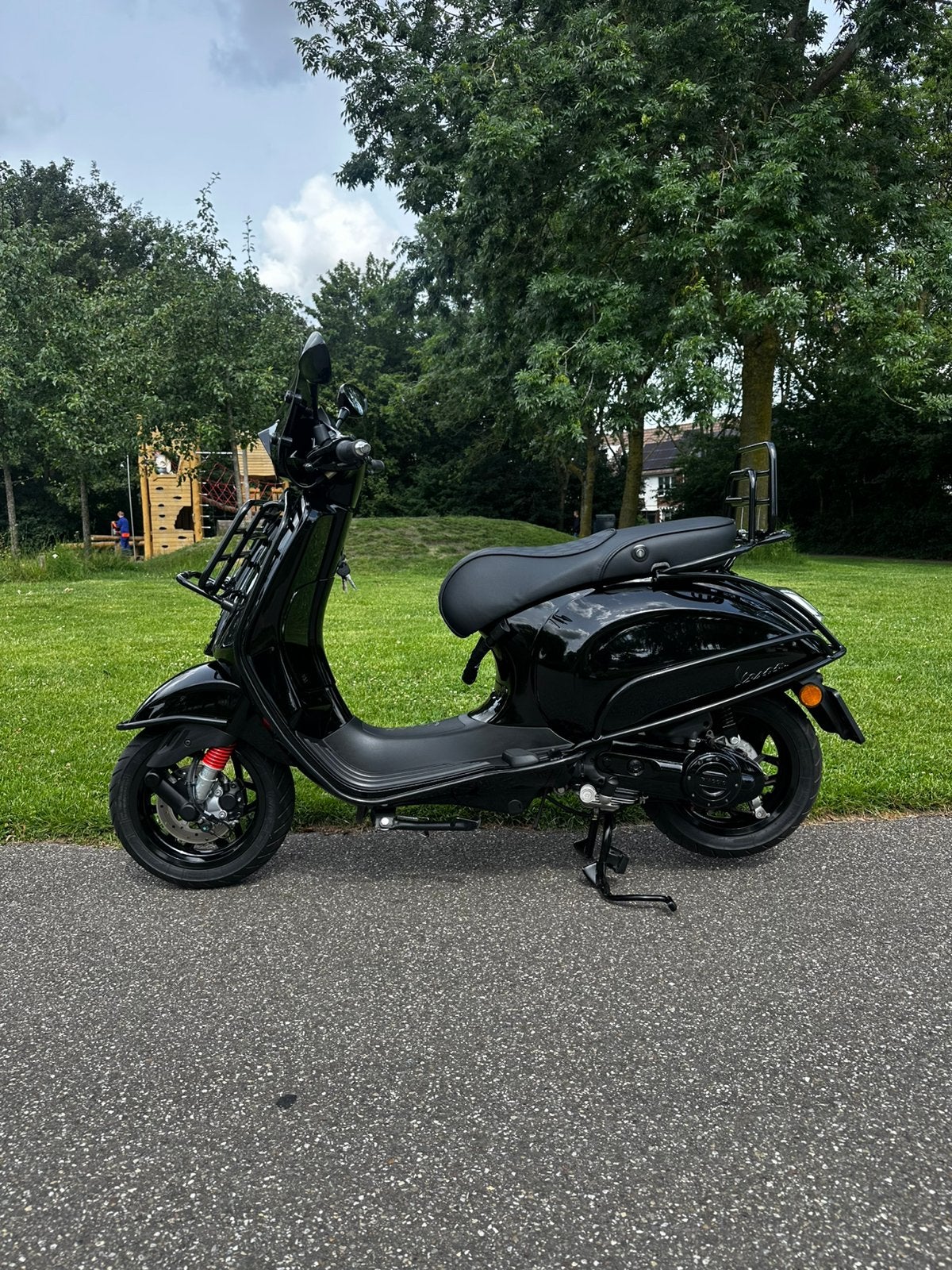 Vespa Sprint Full Black 2024, Overige modellen, Maximaal 45 km/u, Ophalen of Verzenden, Zo goed als nieuw