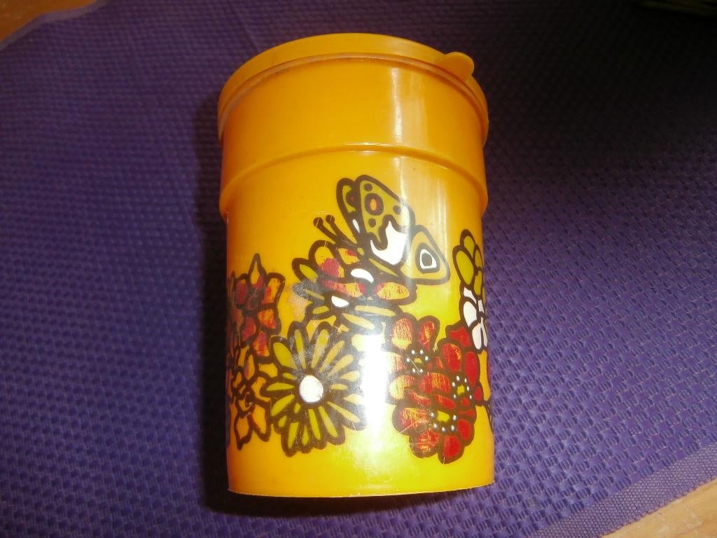 Retro bewaarbus trommel geel met bloemen antiek beker bus, Antiek en Kunst, Curiosa en Brocante, Ophalen of Verzenden