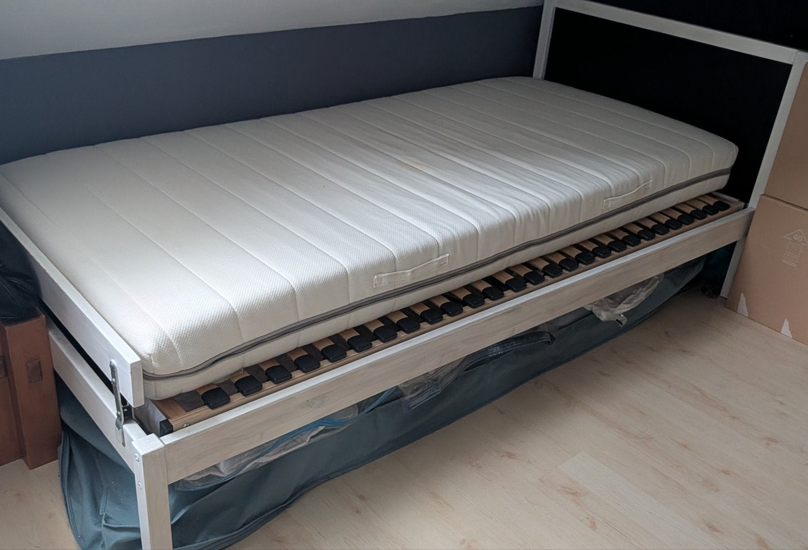 IKEA bed met 2 matrassen (Sultan Fidjetun & Sultan), Ophalen, Gebruikt, 90 cm, Eenpersoons