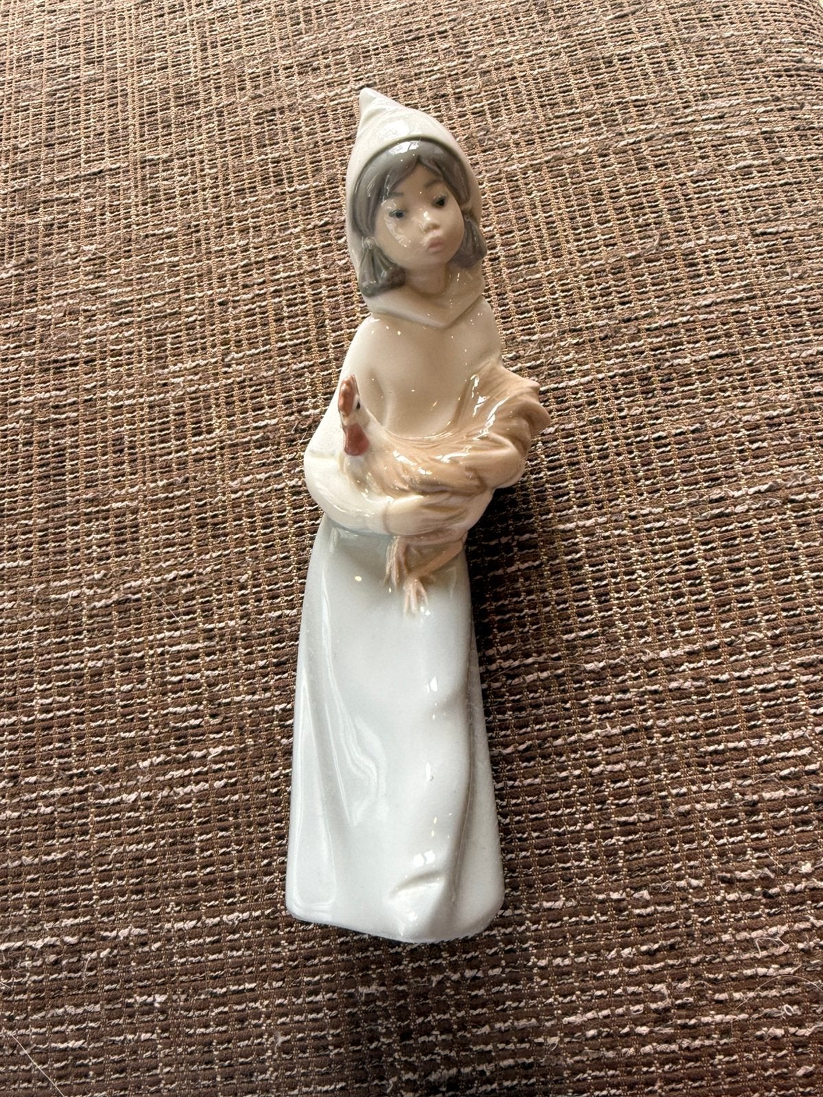 Lladro meisje met Kip, Verzamelen, Beelden en Beeldjes, Ophalen of Verzenden, Zo goed als nieuw, Mens