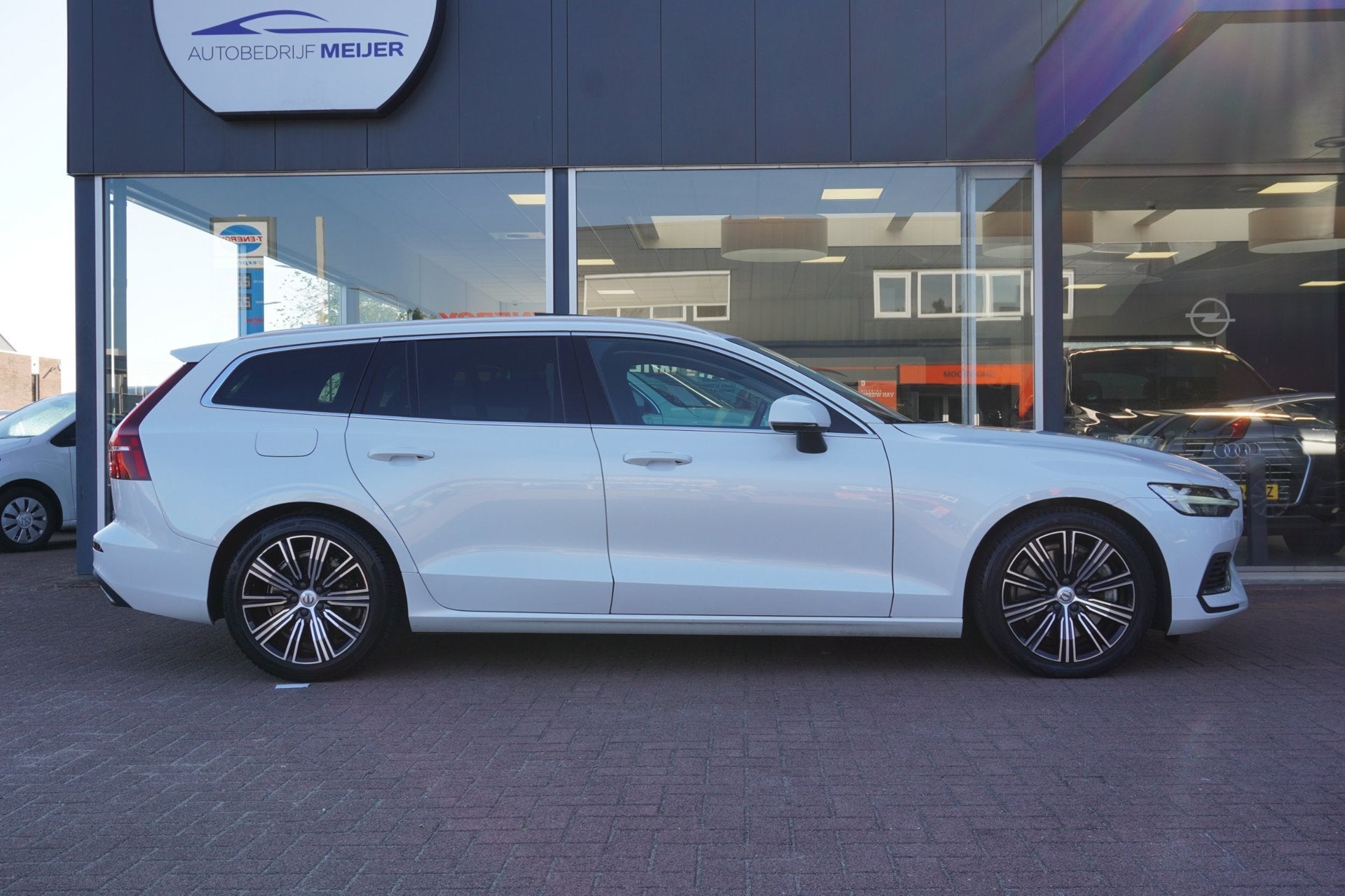Volvo V60 2.0 T6 Recharge AWD Inscription Automaat | Panodak, Auto's, Volvo, Gebruikt, 4 cilinders, Wit, 420 min