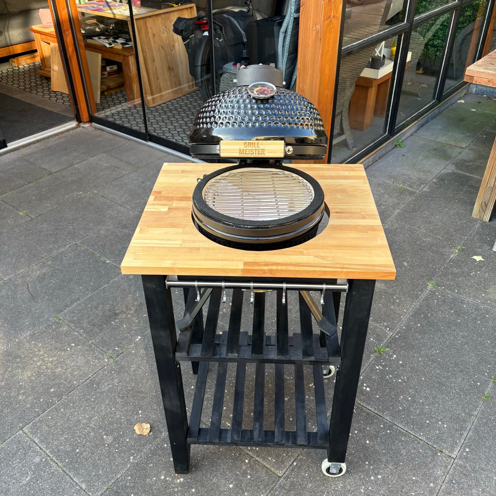 Foto 4 van Grill Meister Kamado BBQ met onderstel en wielen