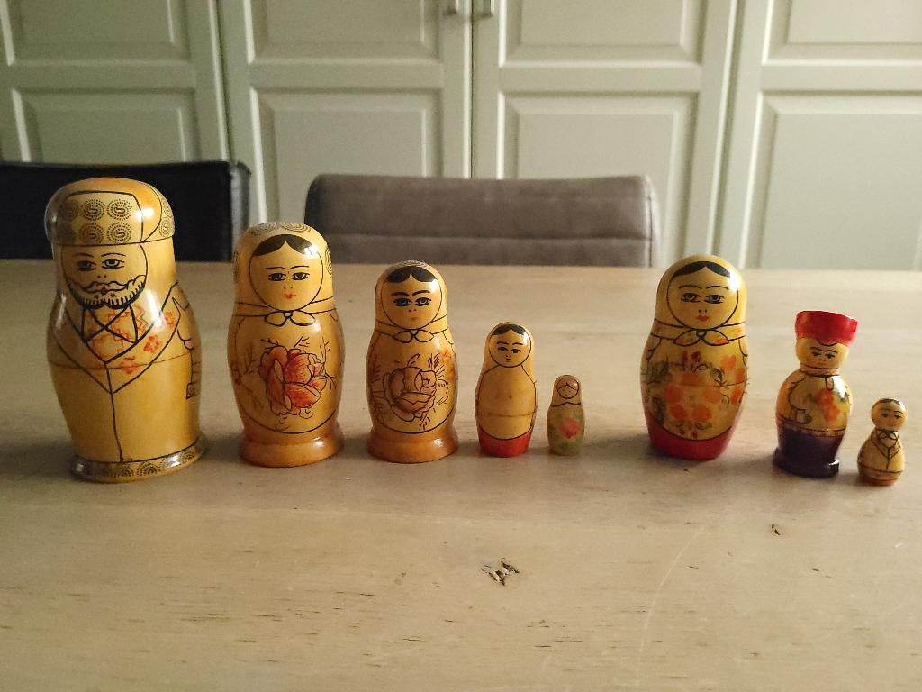 matrushka babushka USSR vintage! 1 set van 5 en 1 set van 3, Ophalen of Verzenden, Zo goed als nieuw