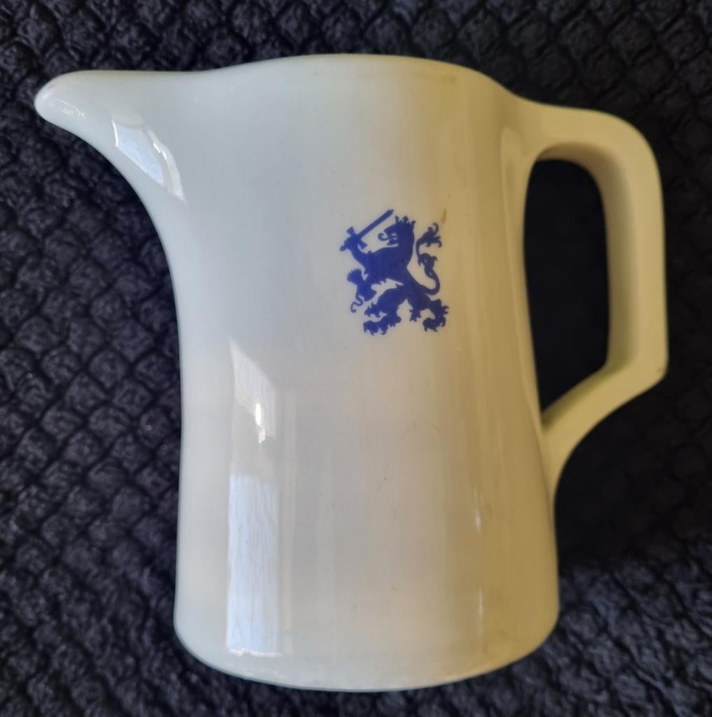 Landmacht servies melkkan halve liter Regout & Co jaren '50, Ophalen of Verzenden, Landmacht, Nederland, Overige typen