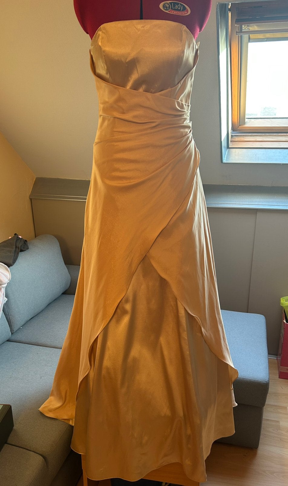 Lissa Paris galajurk goud strapless maat M incl. sjaal, Maat 38/40 (M), Ophalen of Verzenden, Zo goed als nieuw, Goud