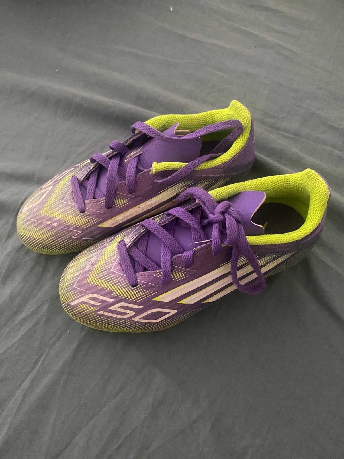 Voetbalschoenen lamine Yamal maat 31, Ophalen of Verzenden, Zo goed als nieuw, Schoenen
