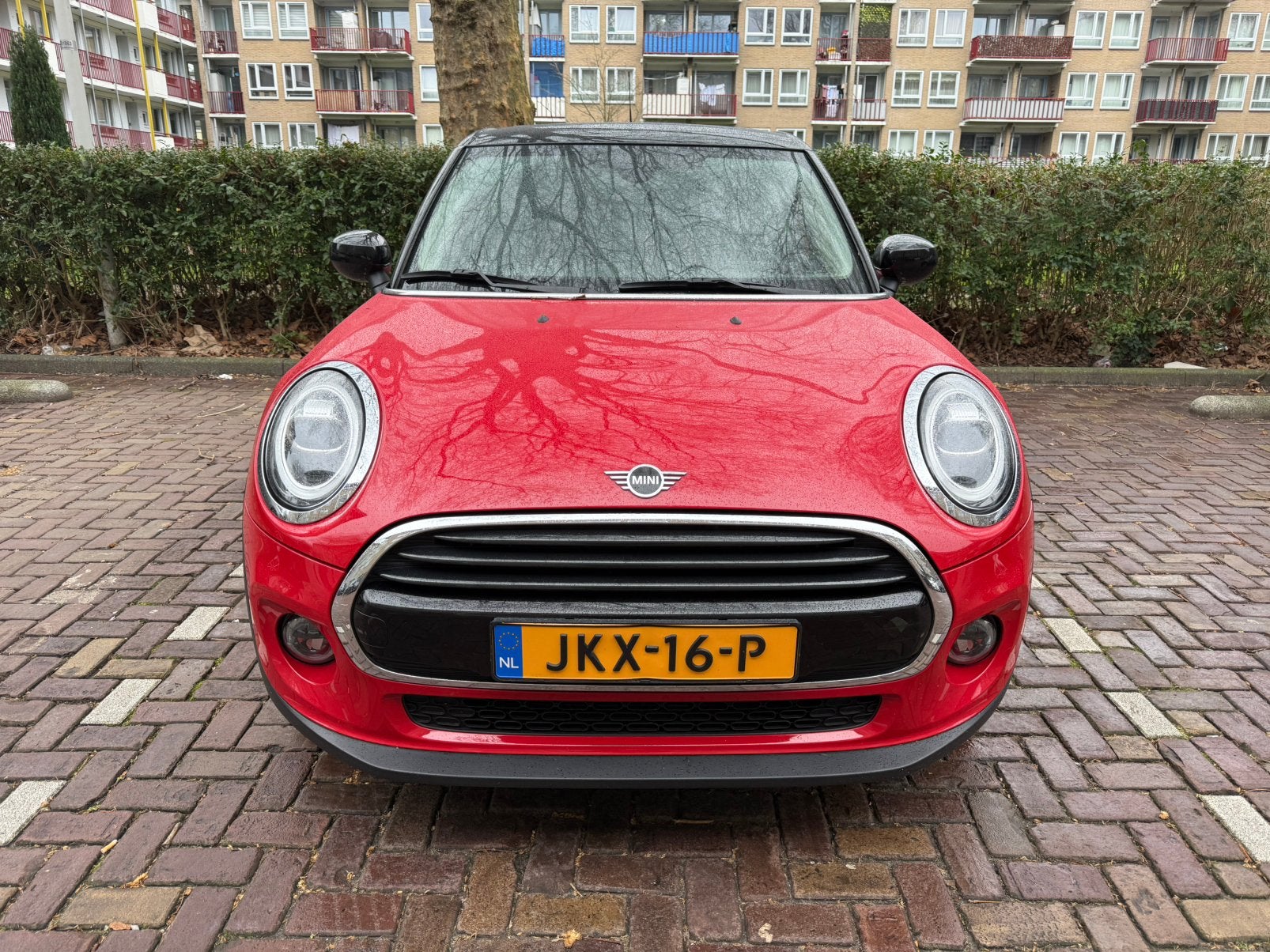 Foto 16 van Perfecte Mini Cooper 5-deurs (f55) Rood