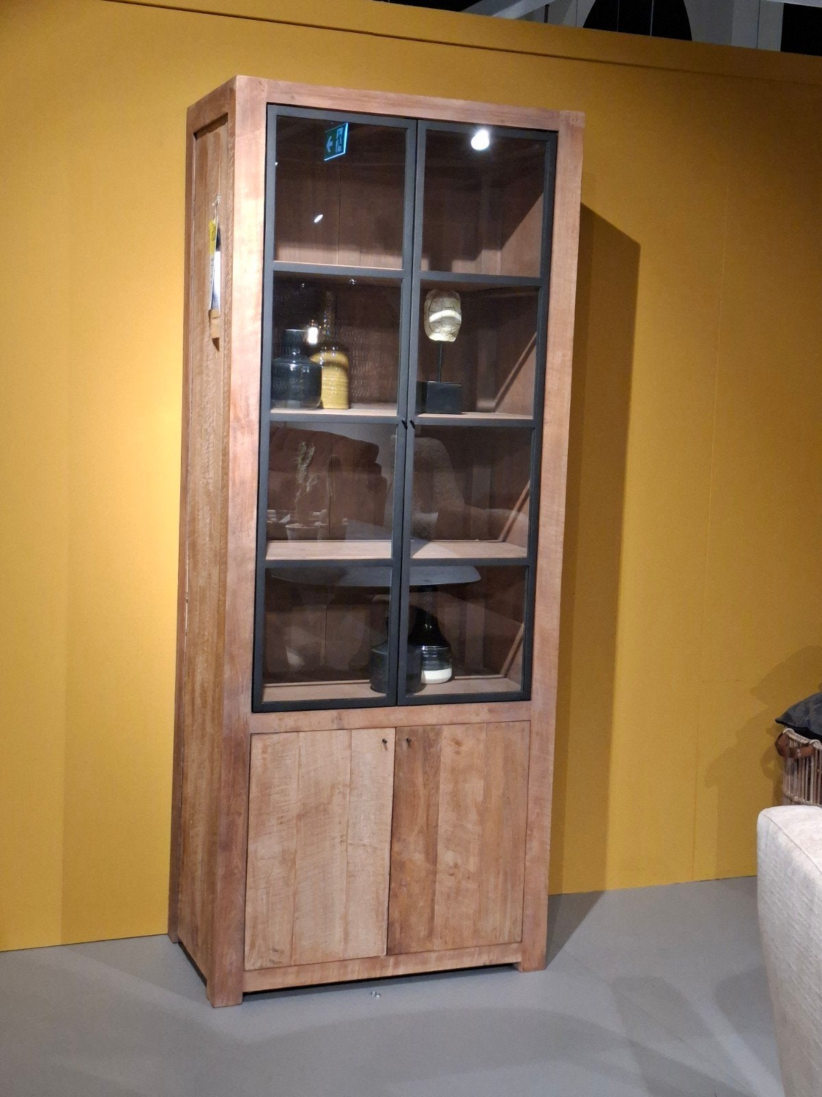Showroommodel Vitrinekast bruut teakhout, Ophalen, Teakhout, 200 cm of meer, Nieuw
