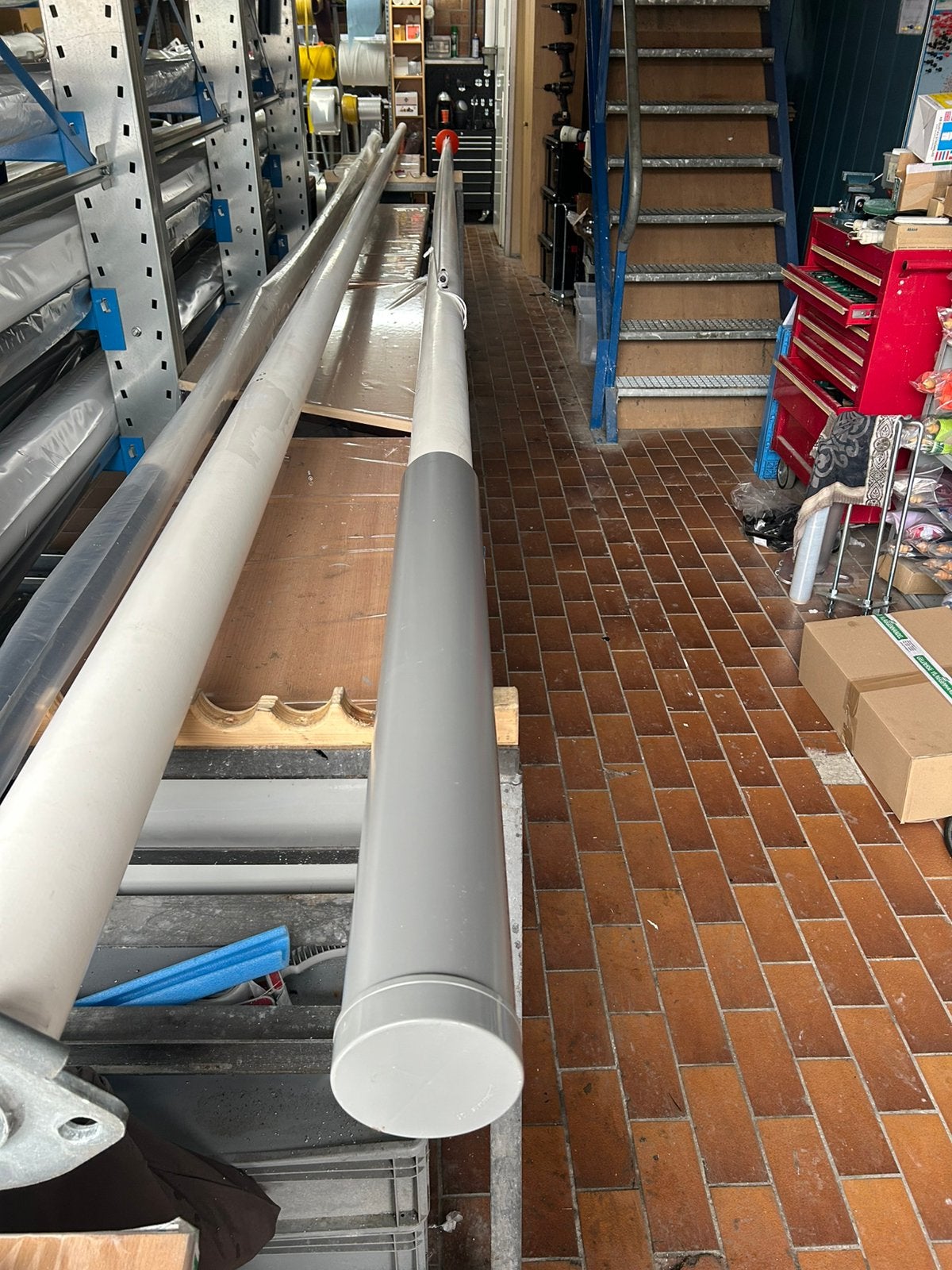 Nette gebruikte 7 meter polyester vlaggenmast met grondkoker, Diversen, Ophalen, Gebruikt