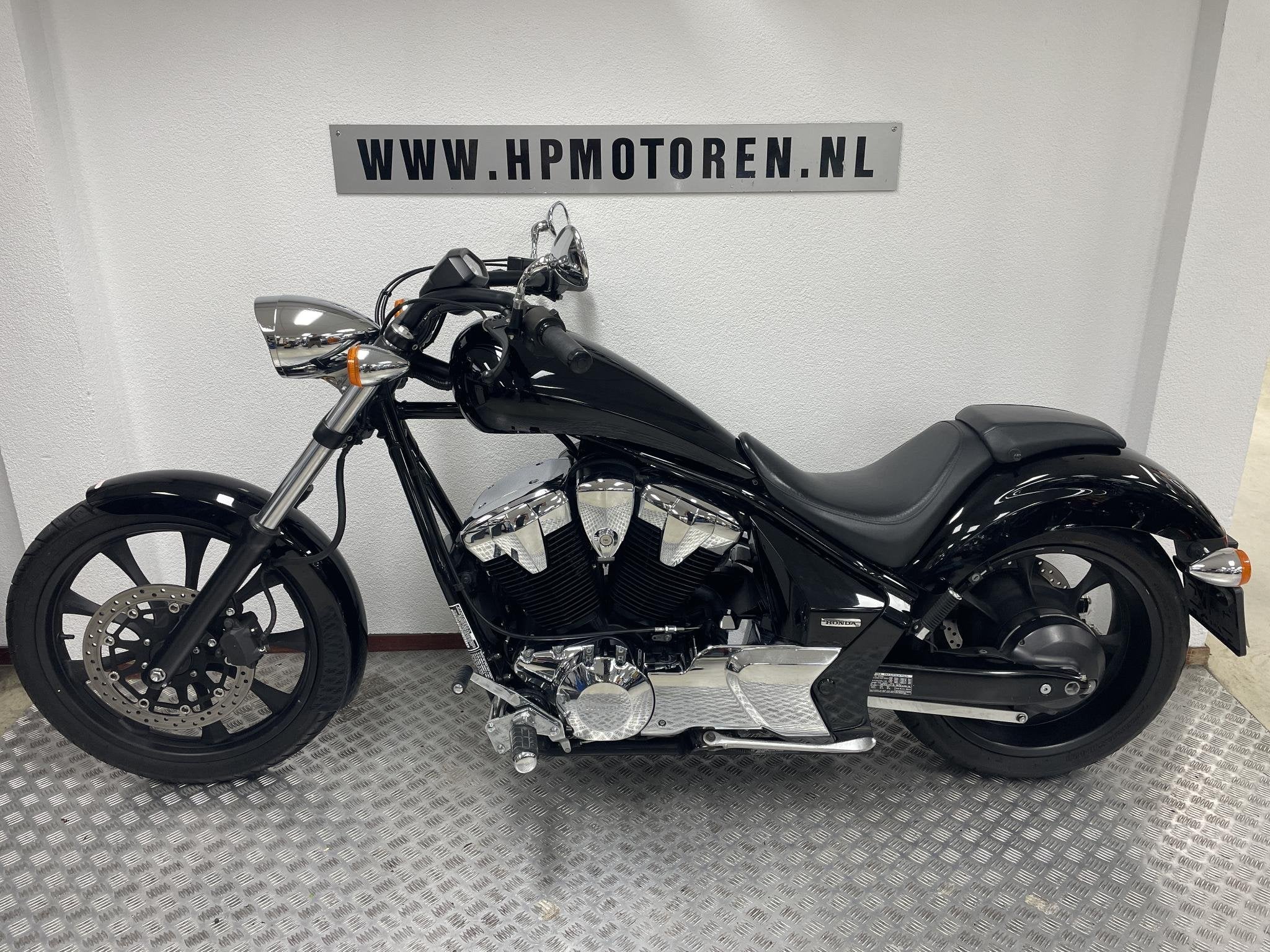 Honda VT 1300 CX FURY CUSTOM BOVAGGARANTIE 7572 KM !, Motoren, Motoren | Honda, Rivium Boulevard 222-11
2909 LK  Capelle aan den Ijssel, NL