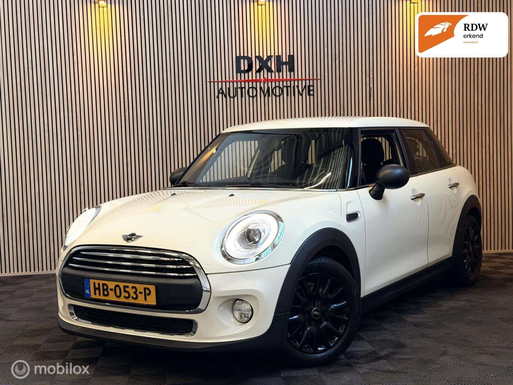 Mini Coooper 5-Deurs 1.2 One Salt NAP FULL-LED NAVI BT CRUIS, Stof, Gebruikt, Bedrijf, Handgeschakeld