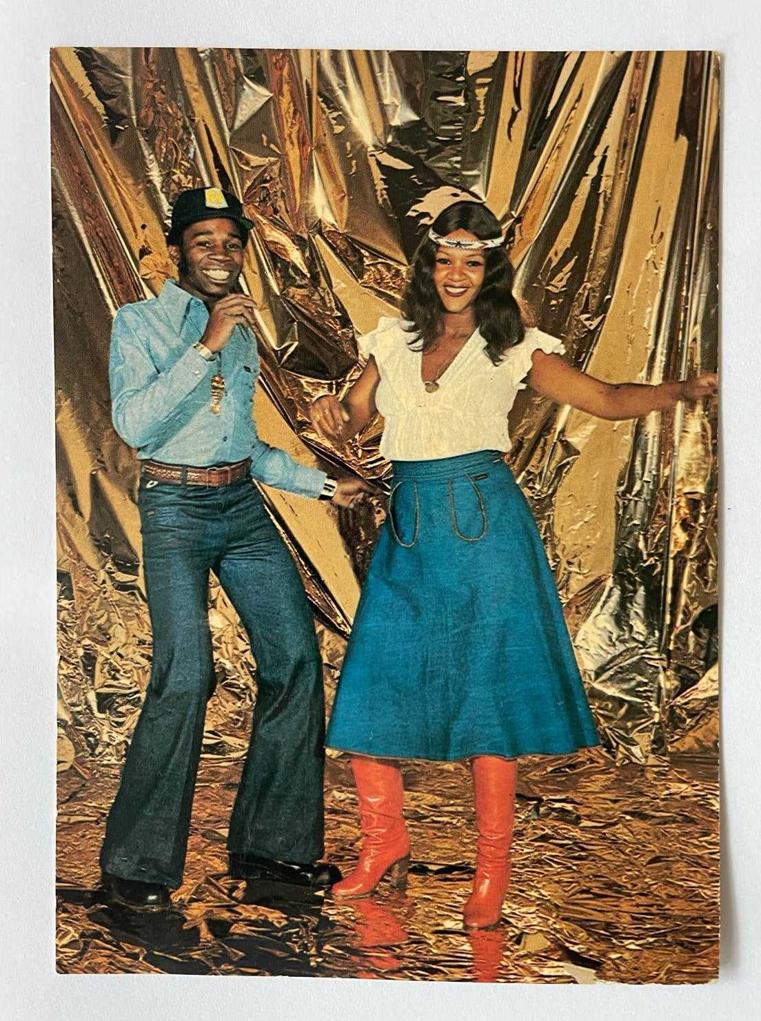 Lois Jeans ansichtkaart met handtekeningen Spooky & Sue, Verzamelen, Ophalen of Verzenden, 1960 tot 1980, Ongelopen, Sterren en Beroemdheden
