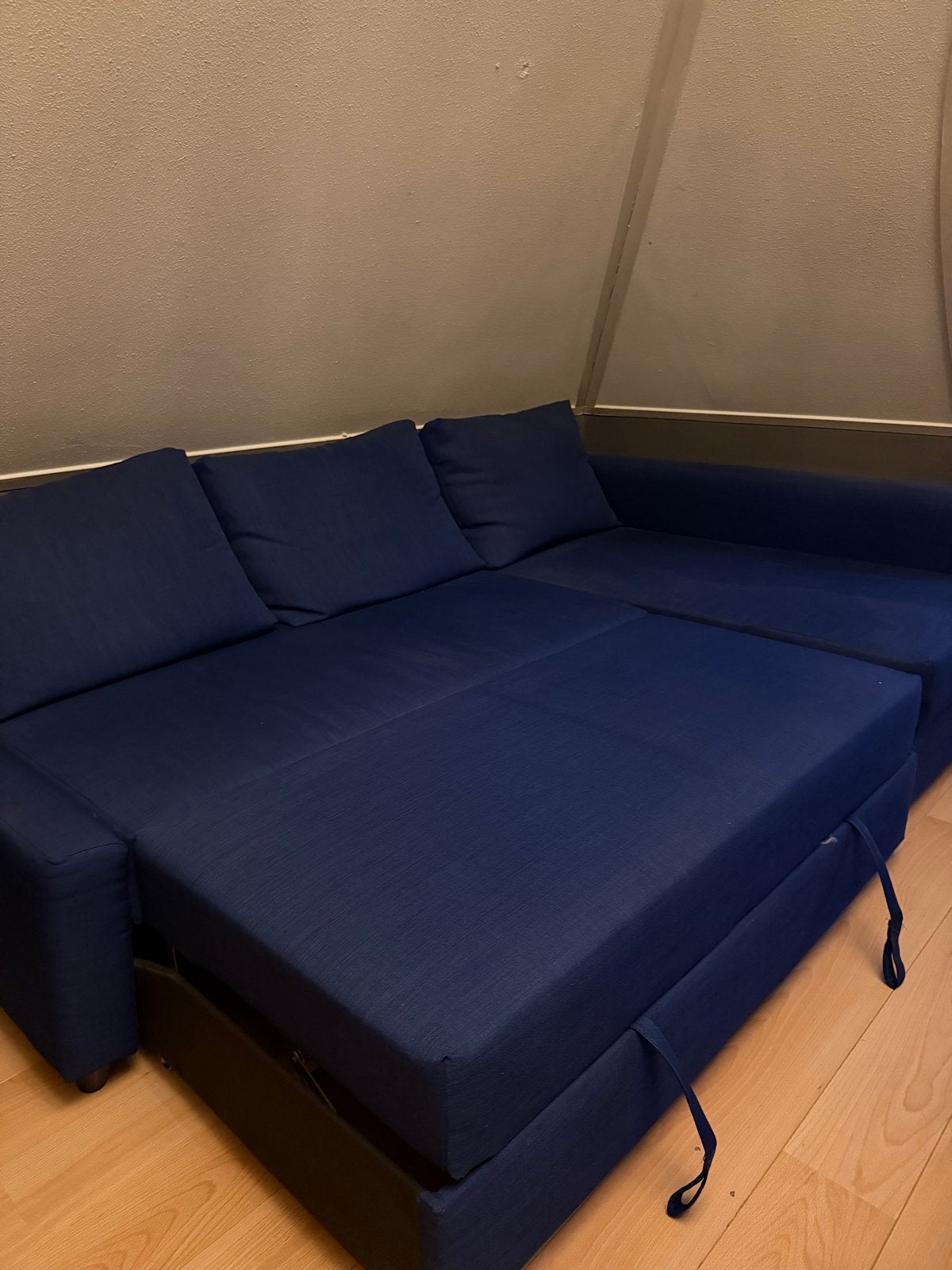 Foto 3 van IKEA FRIHETEN Blauwe Bedbank