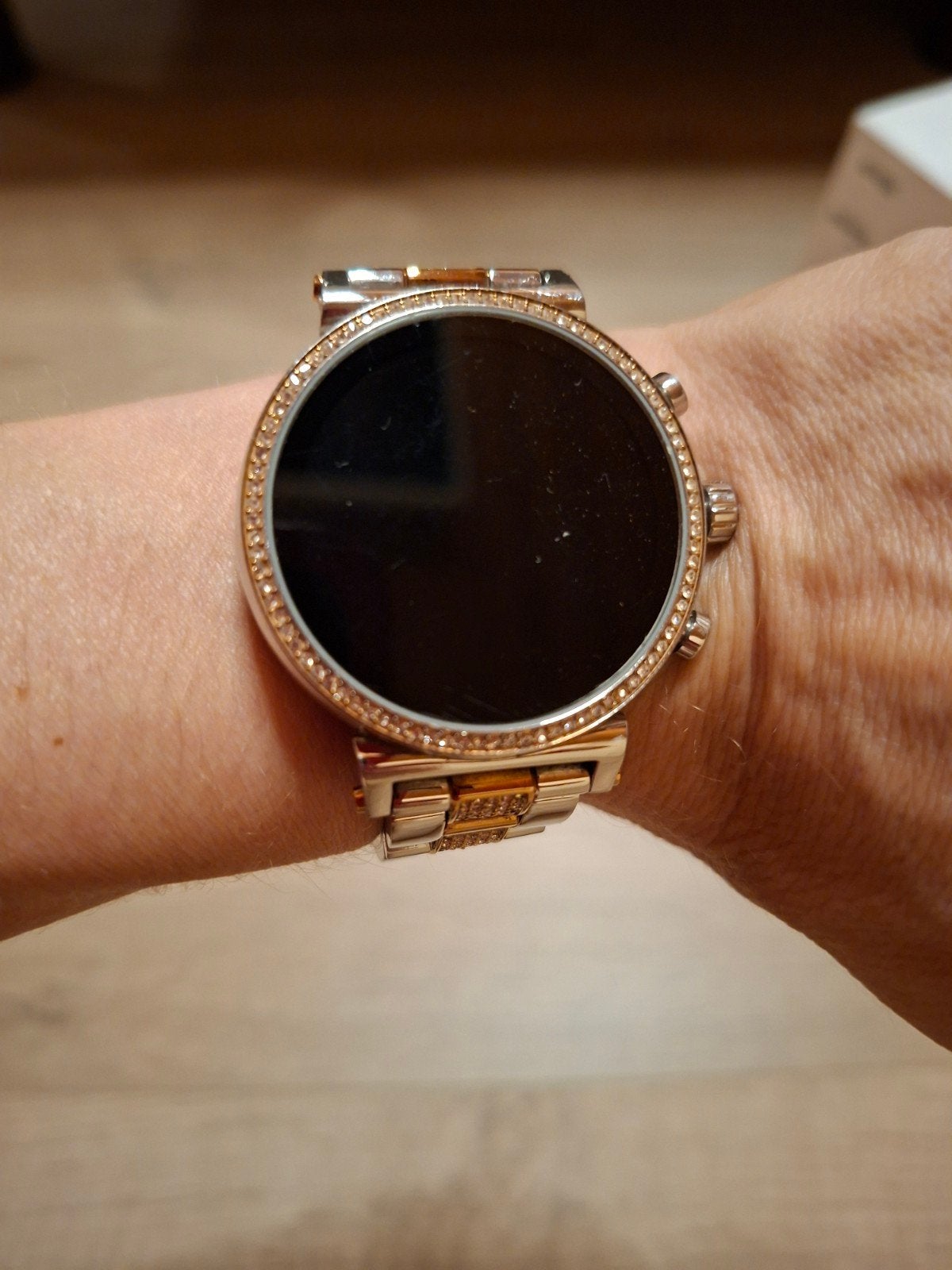 Michael Kors MKT5064 smartwatch=DEFECT
gekocht in, Gebruikt, Michael Kors, Ophalen of Verzenden, Stappen