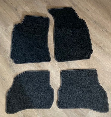 Mattenset voor een Volkswagen Passat 3B3, Auto-onderdelen, Info@schoenek.de, Volkswagen, Nieuw, Ophalen of Verzenden