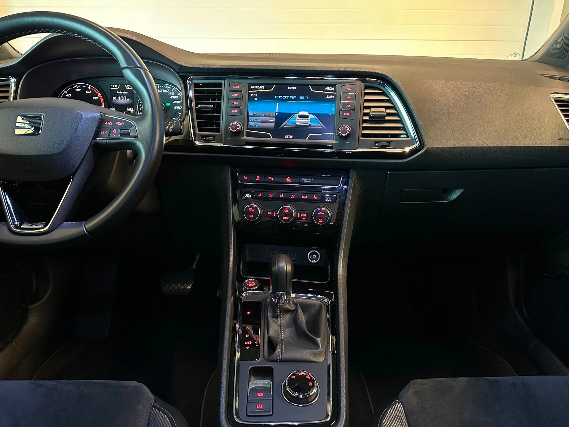 Seat Ateca 1.4 EcoTSI AUTOMAAT XCELLENCE|360 CAMERA|NAVIGA, Auto's, Dealer onderhouden, Gebruikt, 4 cilinders, 1600 kg