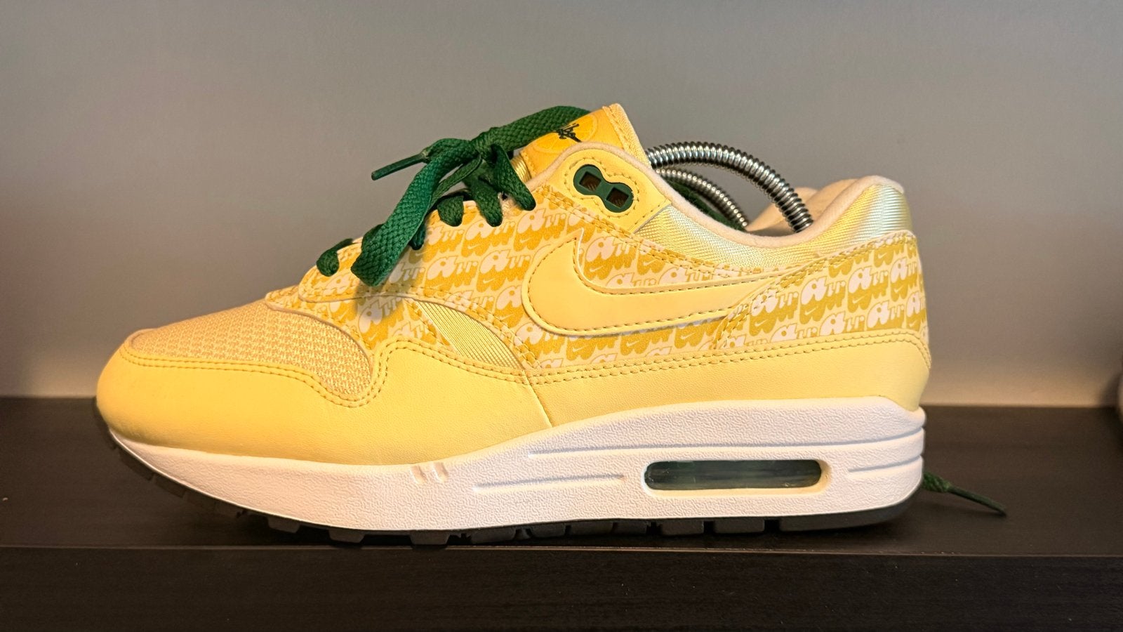 Nike Air Max 1 Lemonade (2020) - Exclusieve Sneakers, Ophalen of Verzenden, Zo goed als nieuw, Geel, Sneakers of Gympen
