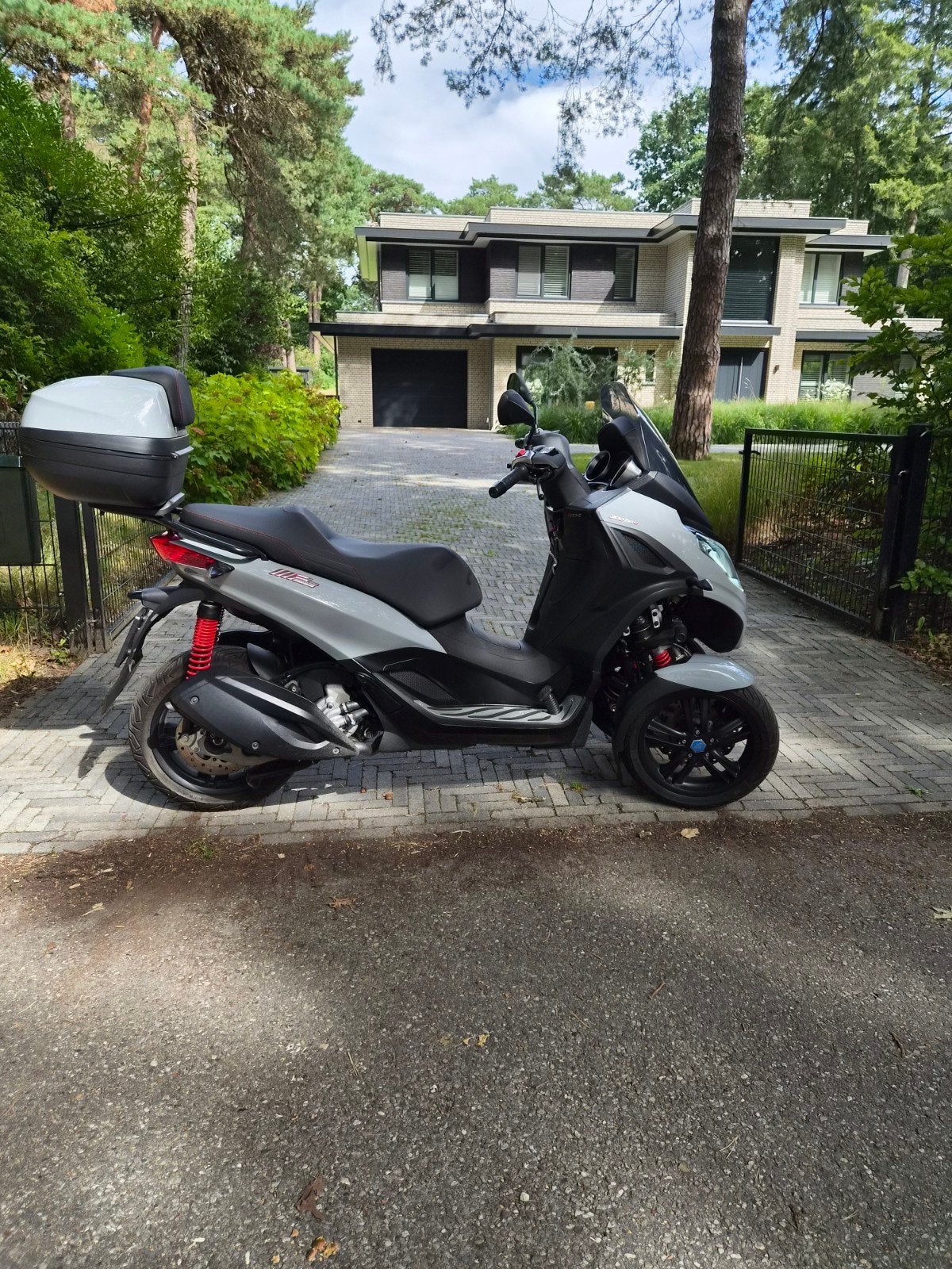 Piaggio MP3 2022 Z.G.A.N. 7100km op de teller, Fietsen en Brommers, Scooters | Piaggio, Ophalen of Verzenden, Zo goed als nieuw