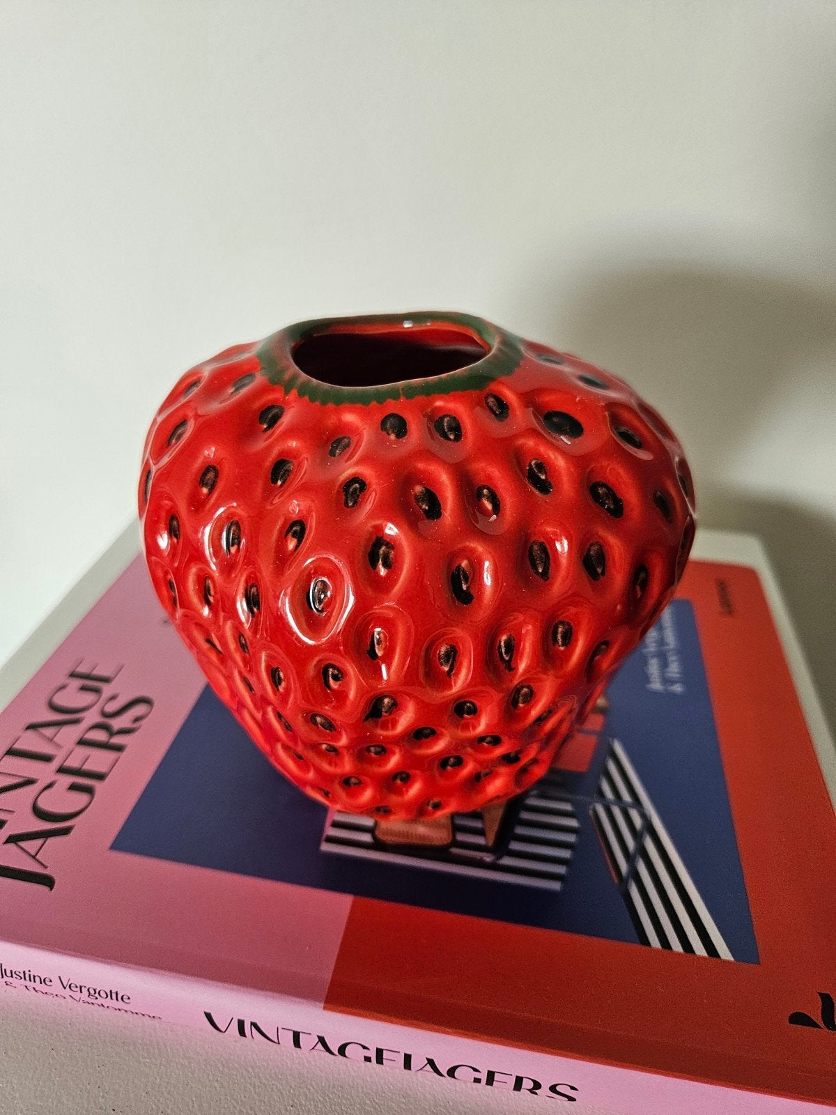 Des Pots aardbei vaas / bloempot – keramiek – 13 cm vintage, Ophalen of Verzenden, Zo goed als nieuw, Overige materialen, Minder dan 50 cm