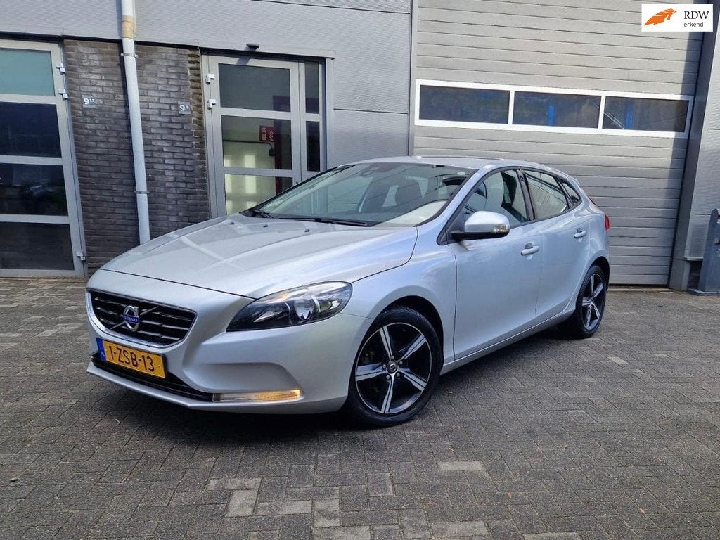 Volvo V40 1.6 D2 Momentum, Voorwielaandrijving, Euro 5, Stof, Gebruikt
