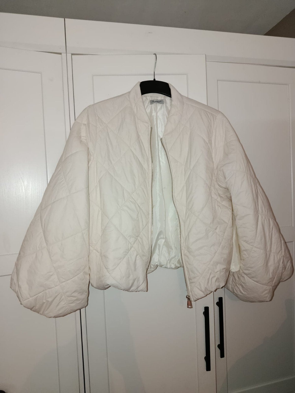 Witte gewatteerde jas - One Size - Nieuwste collectie, Maat 38/40 (M), Wit, Ophalen of Verzenden, Zo goed als nieuw