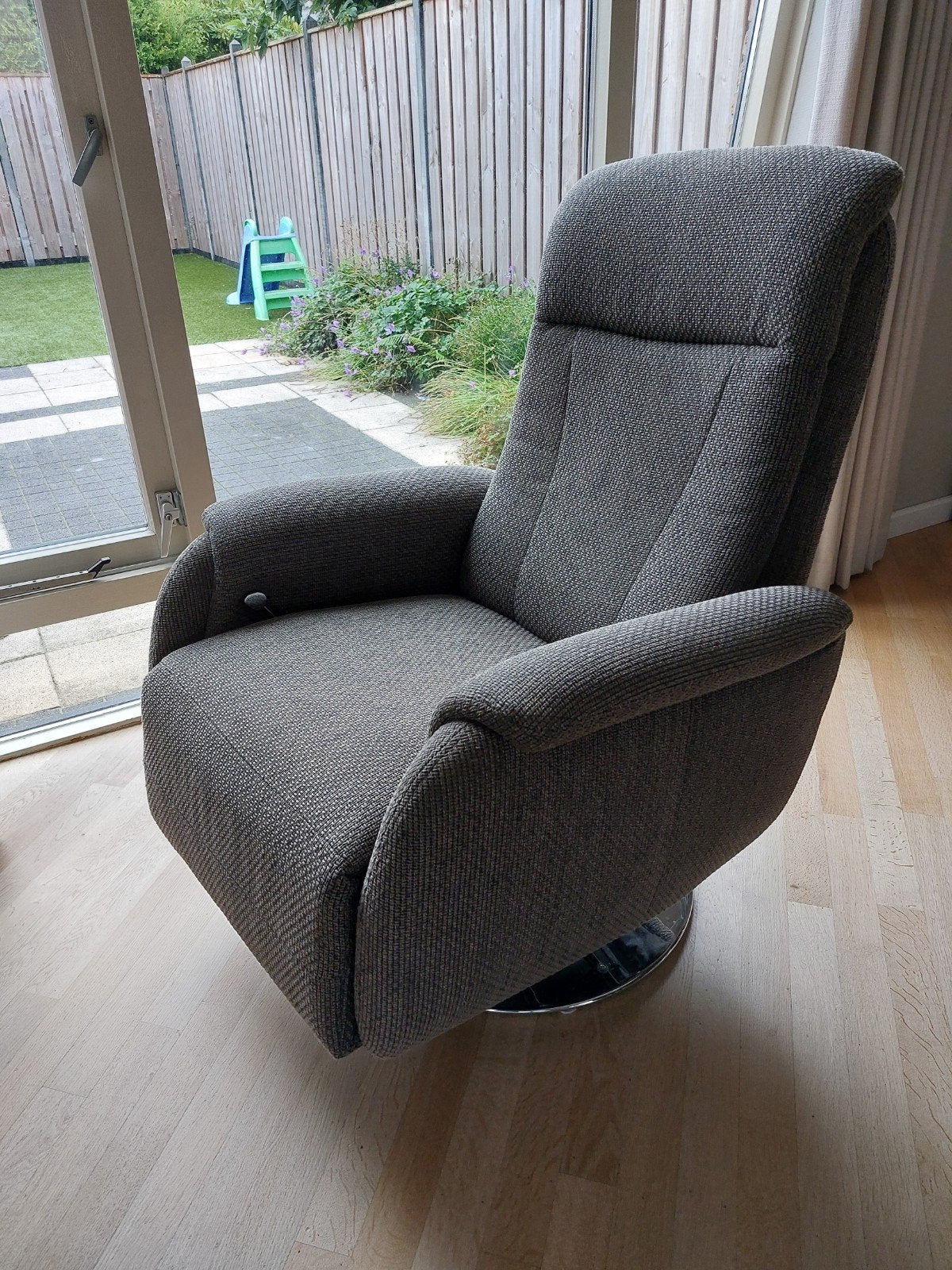 grijs bruine relaxstoel, Huis en Inrichting, Ophalen, Gebruikt, 75 tot 100 cm, 75 tot 100 cm