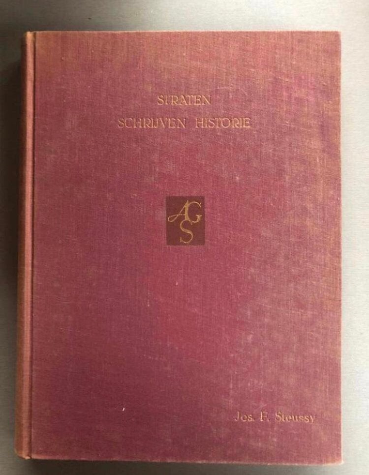 Straten schrijven historie Amsterdam Steussy Peter Spier, Boeken, Verzenden, Zo goed als nieuw
