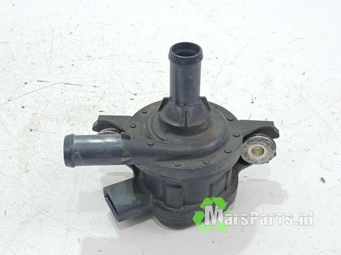 Foto 3 van Extra waterpomp van een Toyota Rav-4