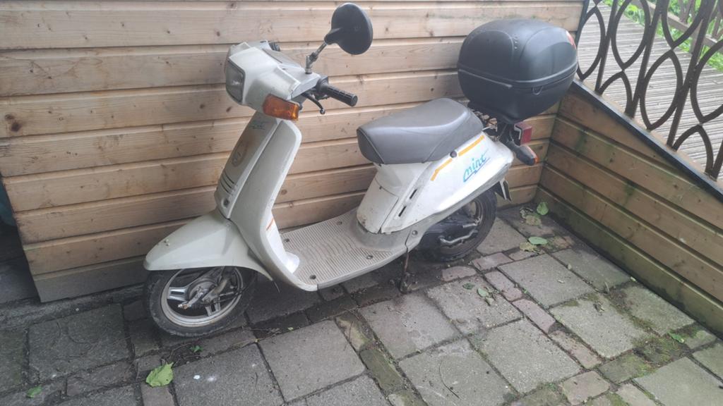 Yamaha mint geel kenteken, Fietsen en Brommers, Brommers | Overige merken, Ophalen, Zo goed als nieuw