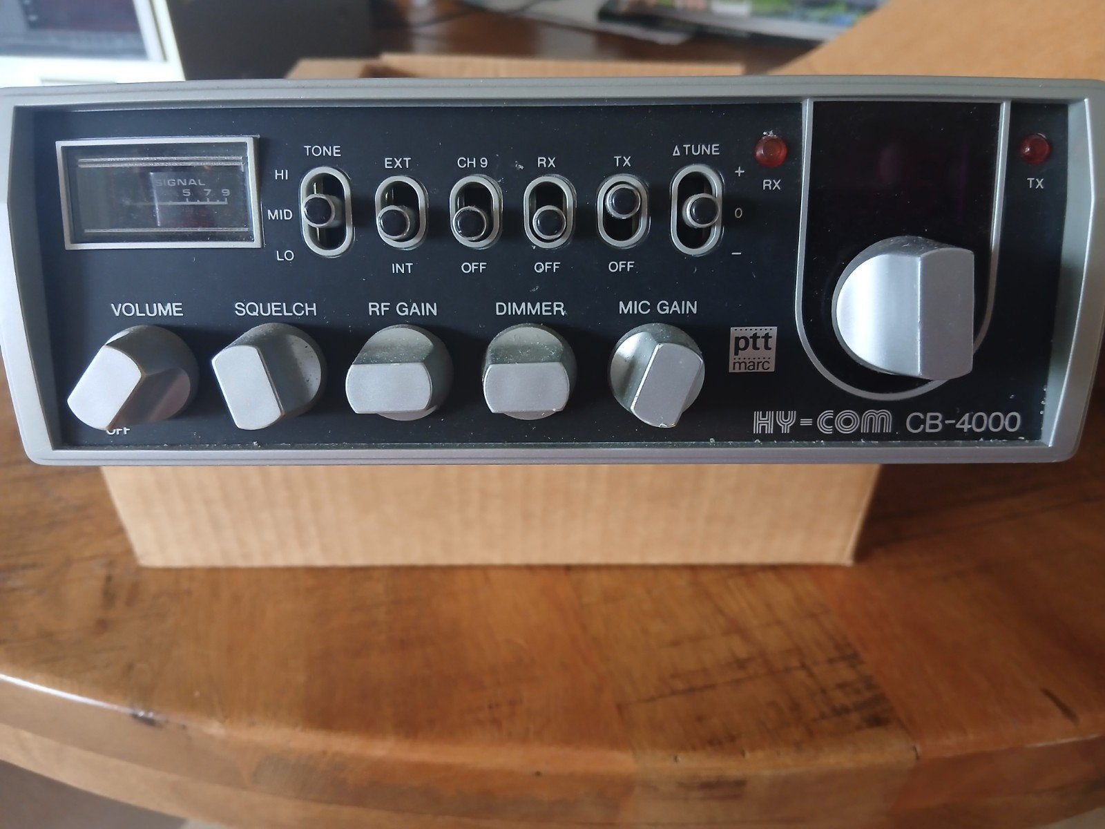 Hy-Com CB Transceiver Model CB-4000, Verzenden