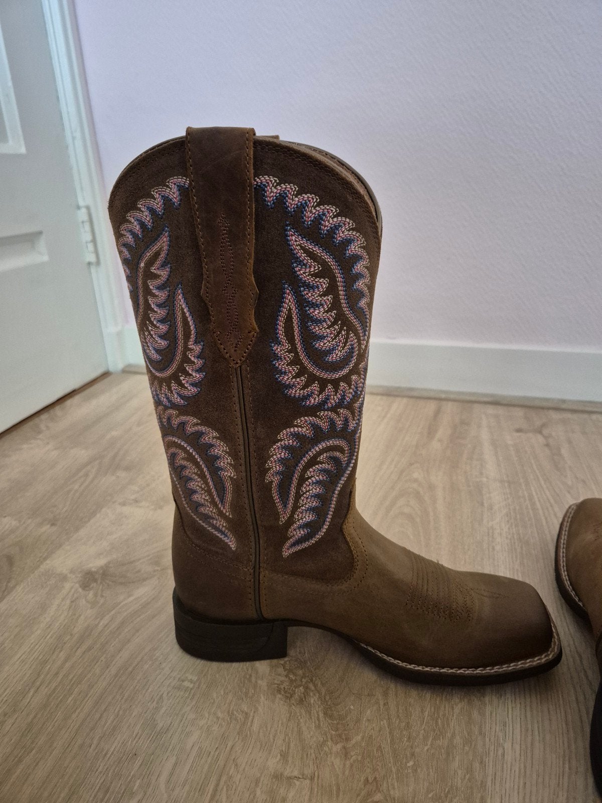 Nieuwe Ariat Dames Cowboylaarzen - Maat 37.5, Hoge laarzen, Nieuw, Ophalen of Verzenden, Bruin