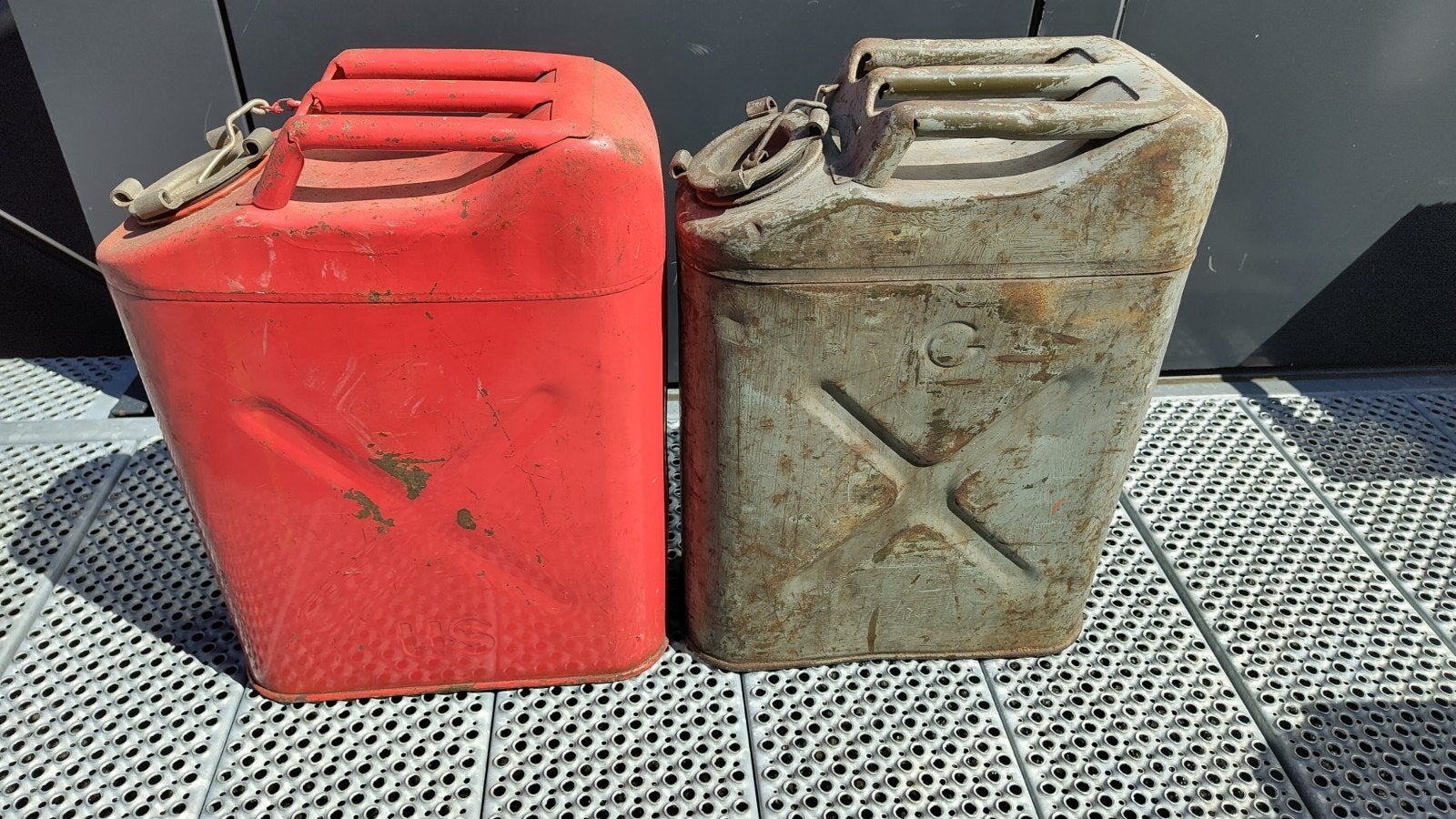 Twee US Army jerrycans, 1x WO-2. In een koop., Verzamelen, Ophalen, Amerika