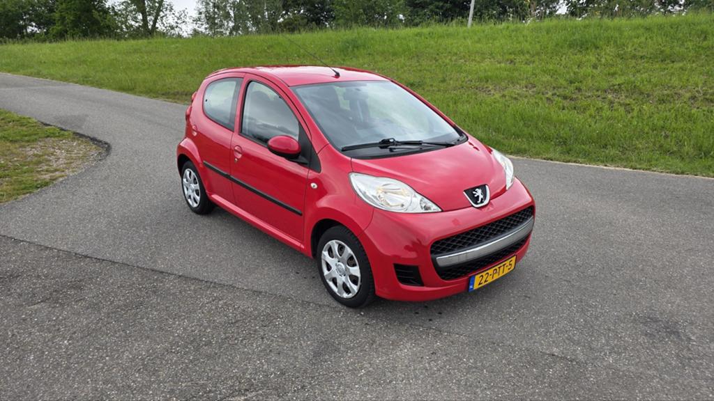 Peugeot 107 1.0 12V 5DR 2011 Rood, Auto's, Voorwielaandrijving, Stof, Zwart, 4 stoelen