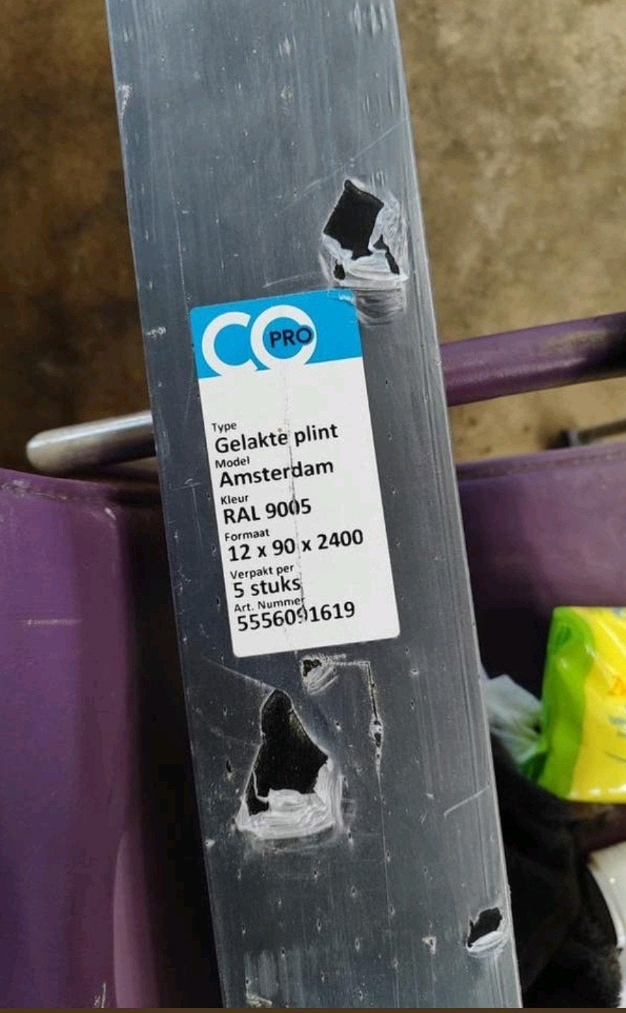 Plinten rall 9005 9 cm hoog 12mm dik 5 lengtes 2.40, Ophalen, Laminaat