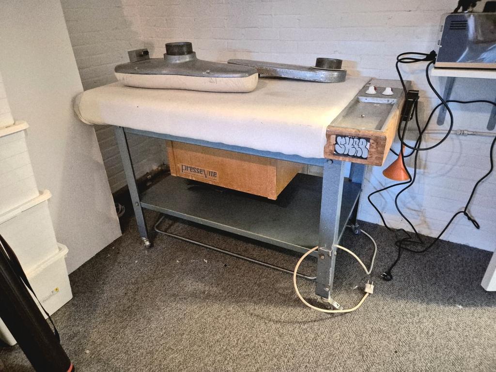 Professionele Strijktafel, Ophalen, Gebruikt
