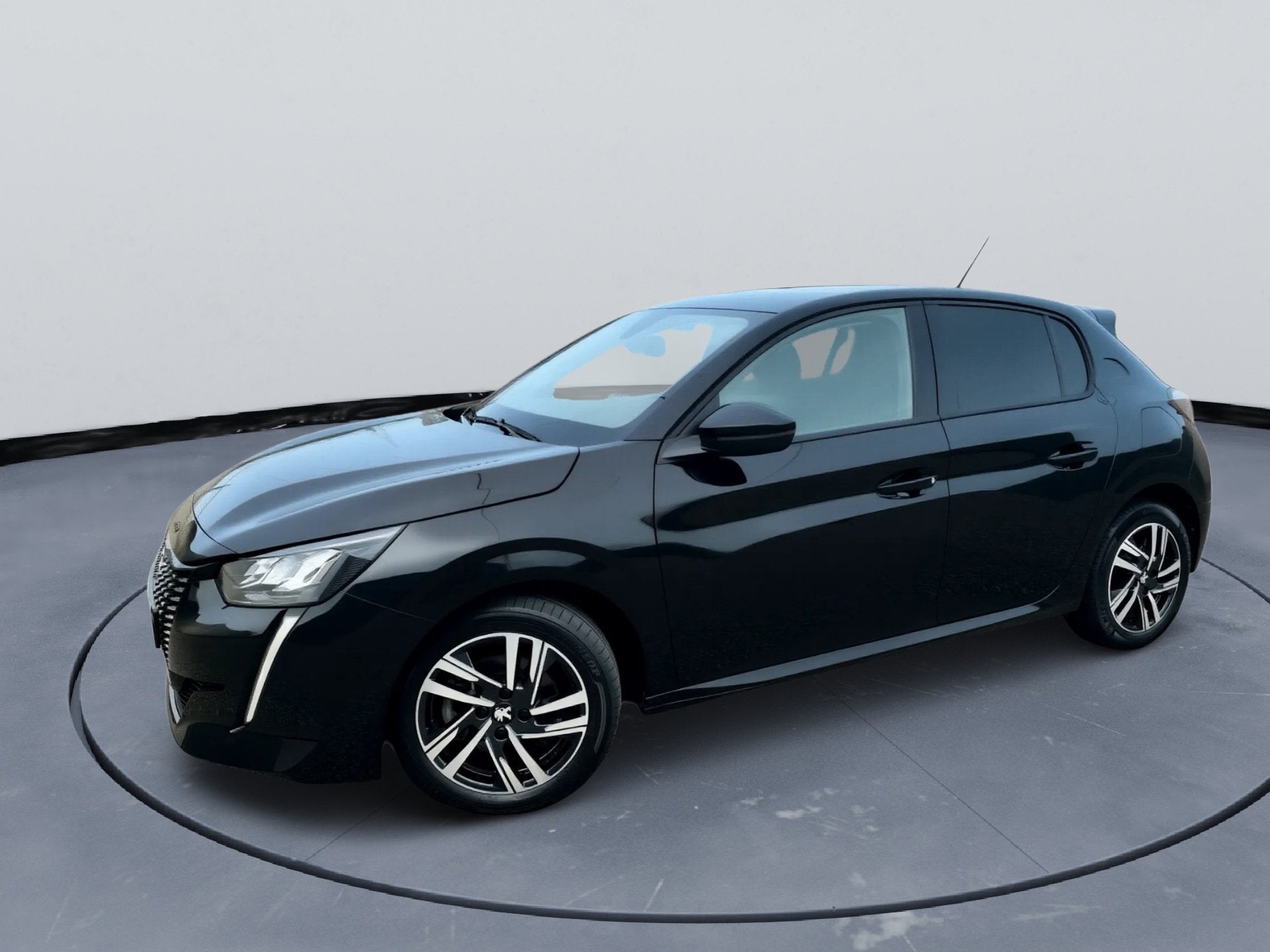 Peugeot 208 1.2 PureTech Allure Pack Navi Camera 16" lm velg, Voorwielaandrijving, Verwarmde buitenspiegels, 101 pk, Gebruikt