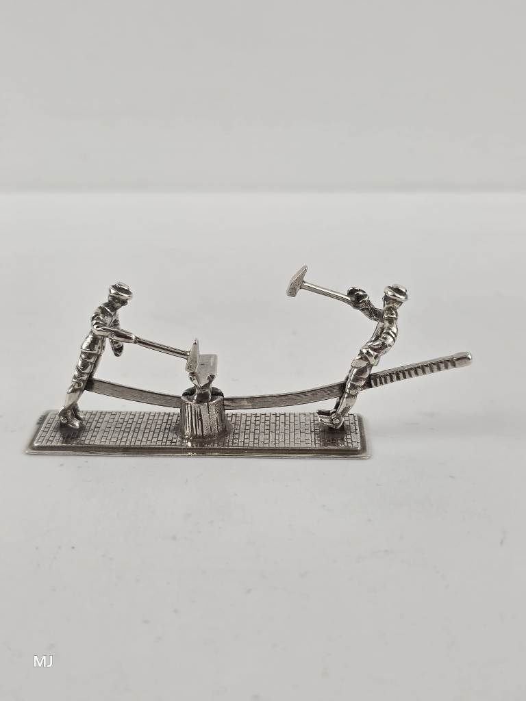 Zilveren miniatuur Smeden                               Z229, Ophalen of Verzenden, Zilver