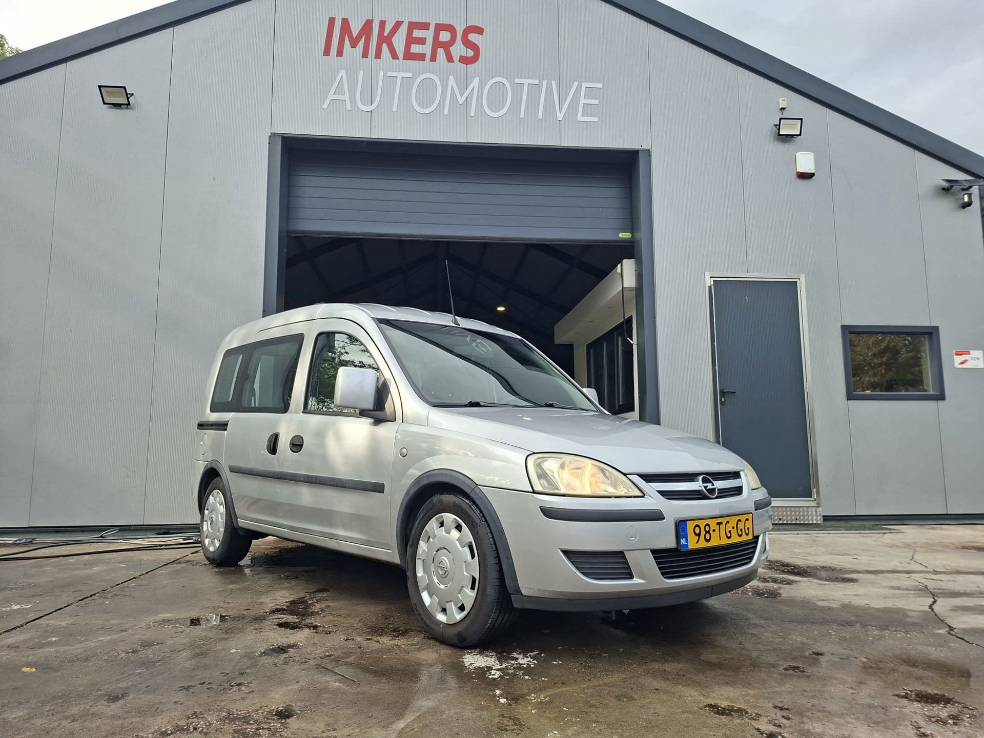 Opel Tour 1.4-16V Tour, Auto's, Voorwielaandrijving, Gebruikt, 49 €/maand, Origineel Nederlands