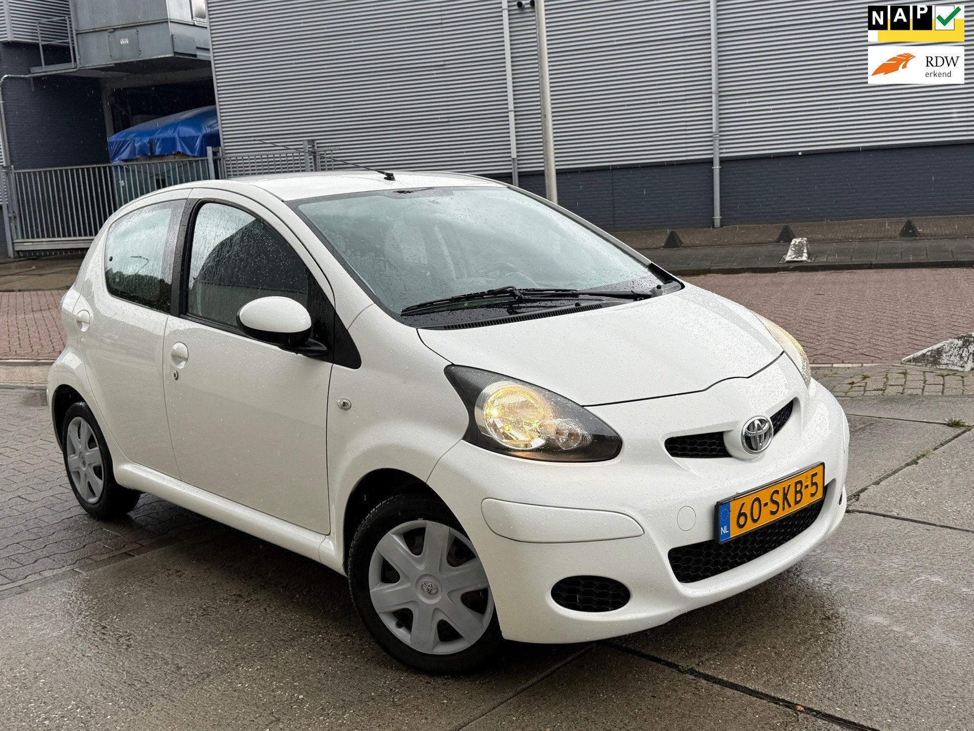 Toyota Aygo 1.0-12V Comfort Navigator NAVI AIRCO APK 5DR, Voorwielaandrijving, Euro 5, 4 stoelen, Origineel Nederlands