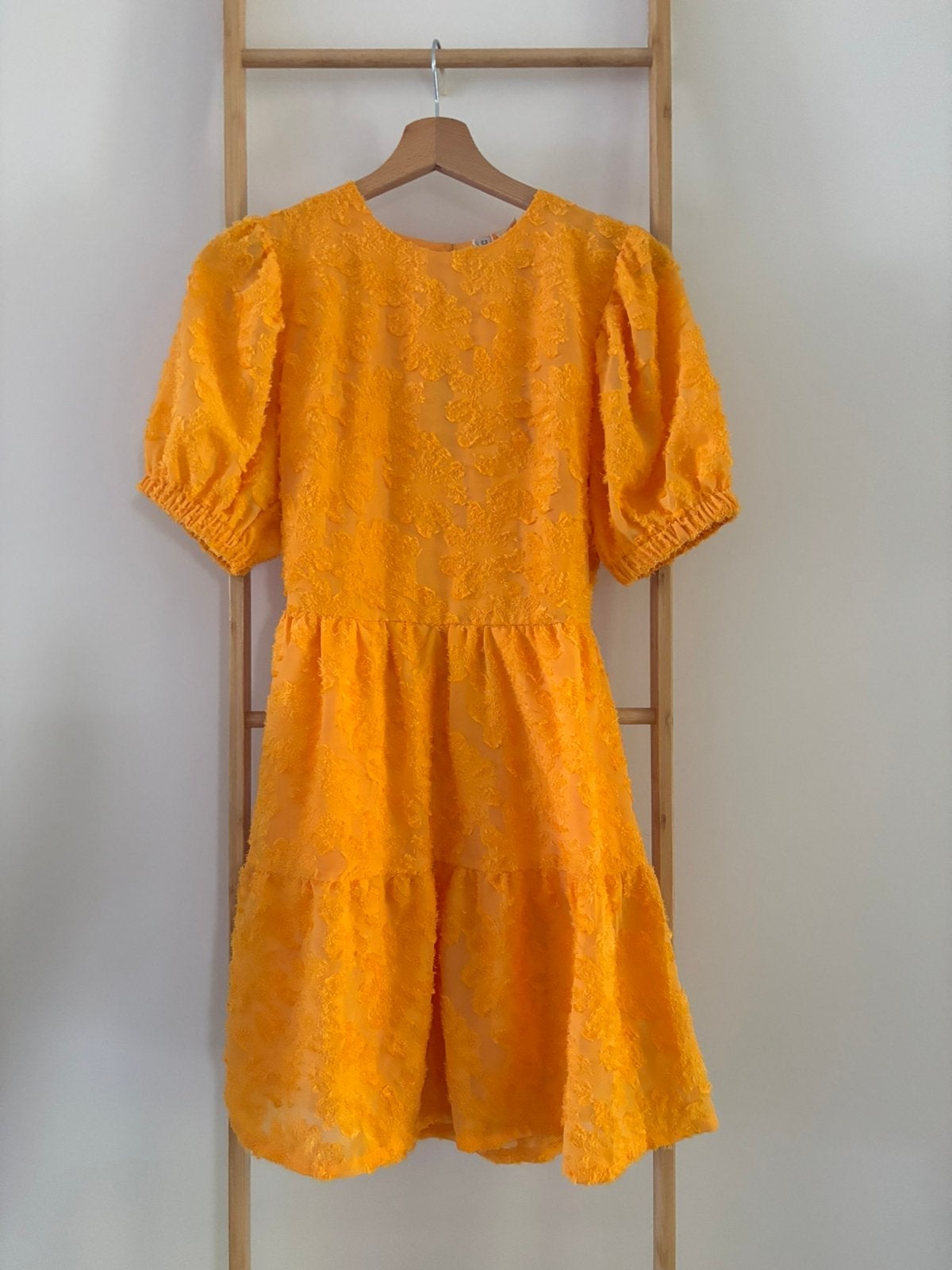 Oranje jurkje met print en open rug H&M, Kleding | Dames, Nieuw, Oranje, Ophalen of Verzenden, Maat 36 (S)
