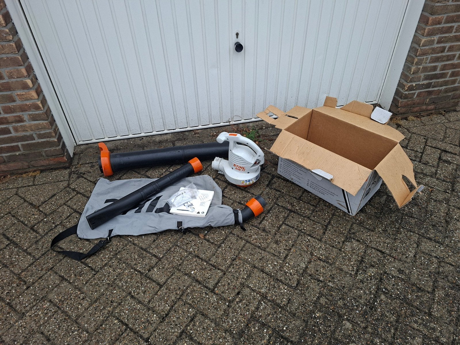 Stihl SHE 71 Bladblazer/Zuiger 230V - Zo goed als nieuw, Stihl, Met opvangzak, Handgedragen, Ophalen of Verzenden