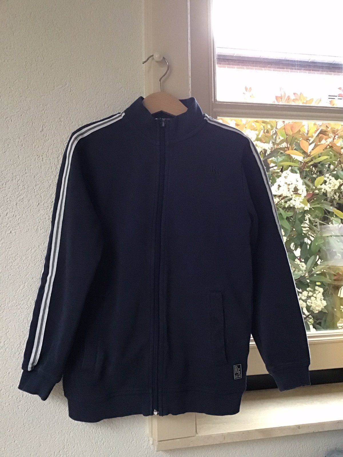 Ravagio Vest donkerblauw maat 128/134, Ophalen of Verzenden, Zo goed als nieuw, Jongen, Trui of Vest