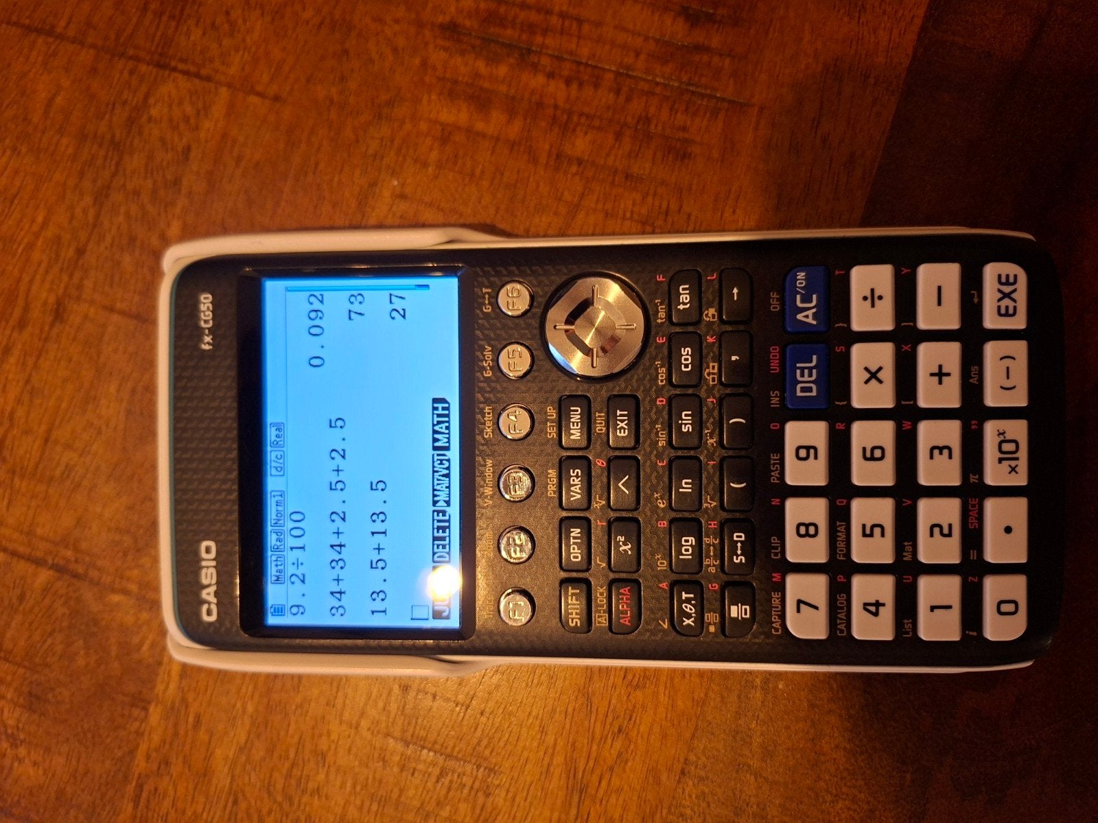Casio fx-CG50: een grafische rekenmachine, Diversen, Rekenmachines, Ophalen of Verzenden, Grafische rekenmachine, Zo goed als nieuw