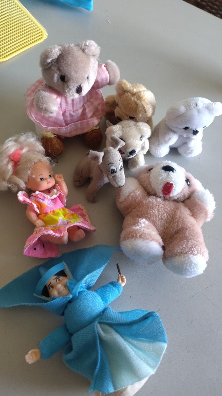 Poppen knuffels stoeltjes bedje, Ophalen, Zo goed als nieuw