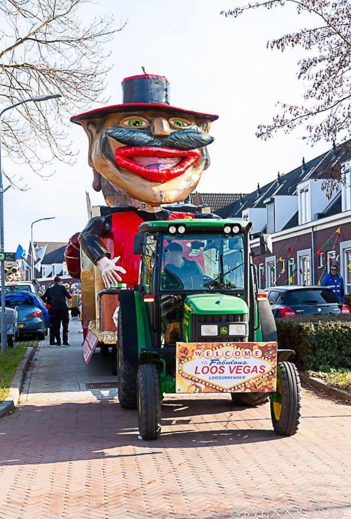 Carnavalswagen kop met hoed, Ophalen, Carnaval