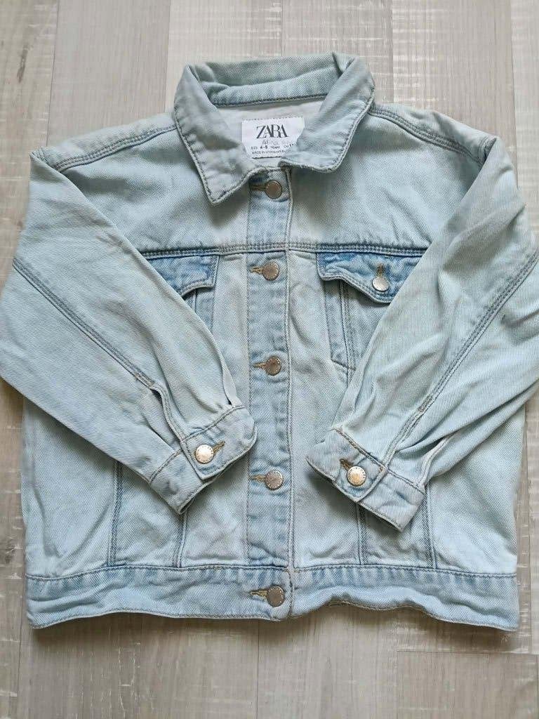 jeansvest / vest Zara maat 110, Kinderen en Baby's, Kinderkleding | Maat 110, Gebruikt, Jongen of Meisje, Trui of Vest, Ophalen of Verzenden